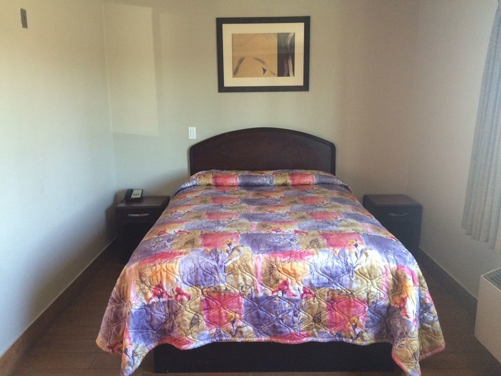 Motel Hyland Long